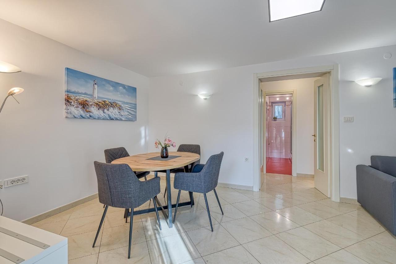 Apartments Pino Ровинь Экстерьер фото