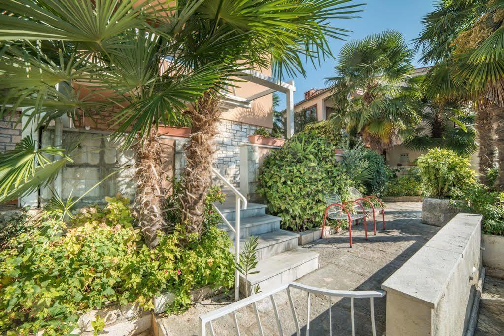 Apartments Pino Ровинь Экстерьер фото
